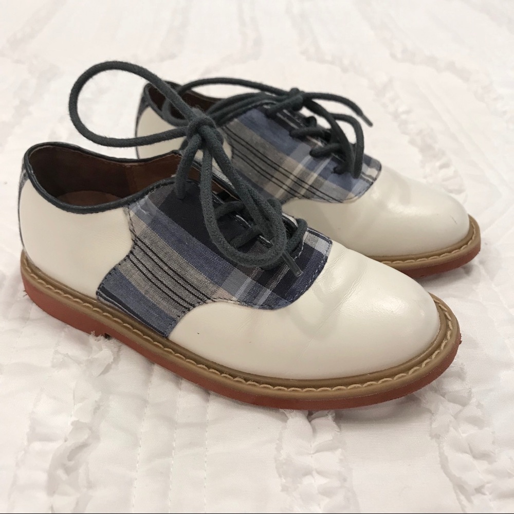 Cole Haan Boys Saddle shoe, size 9.